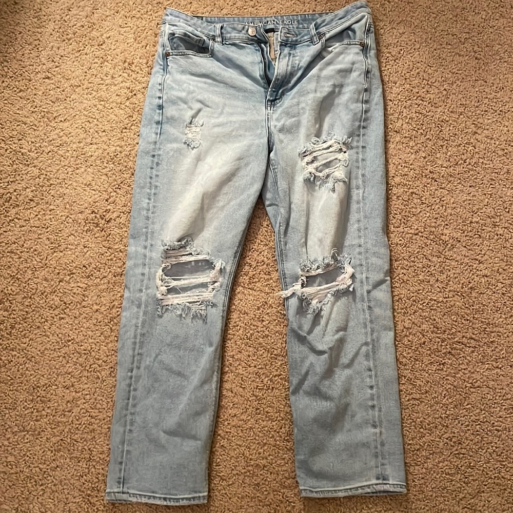 American Eagle ripped straight mom jean